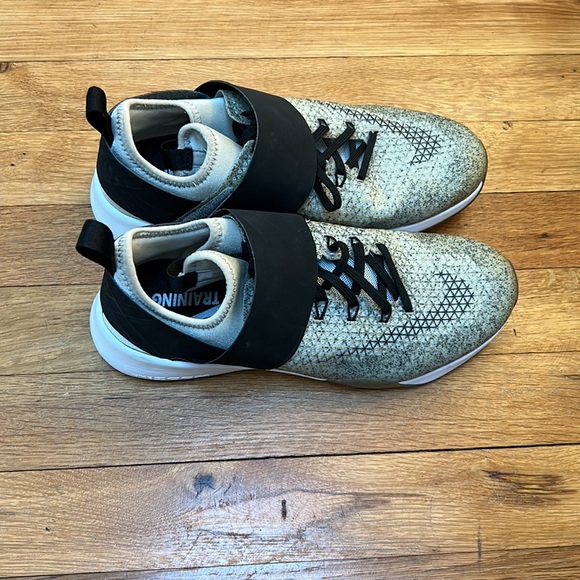 Nike Zoom, GUC, size 6W. - Picture 2 of 7